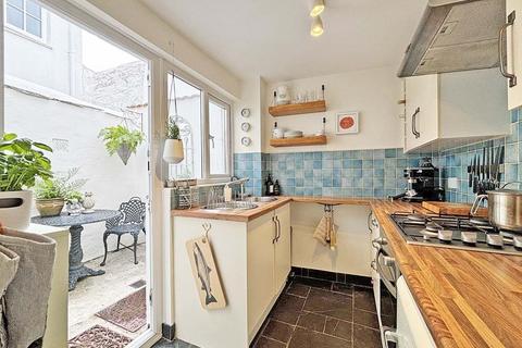 12 Pauls Row, Truro, TR1 1HH