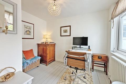 12 Pauls Row, Truro, TR1 1HH