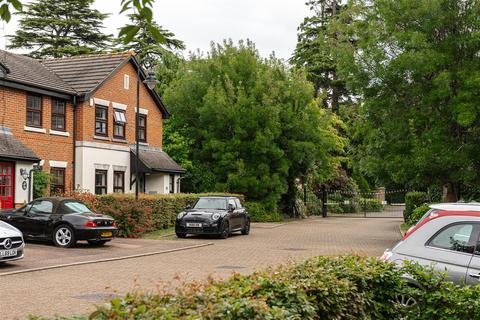 12 Howard Place, Reigate, RH2 9NP