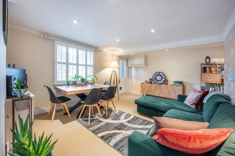 2 bedroom flat for sale, North Worple Way, Mortlake