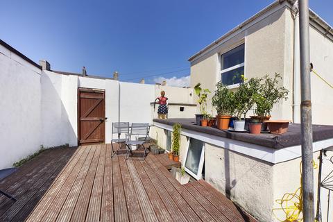 5 bedroom end of terrace house to rent, Cheltenham Place, Plymouth PL4