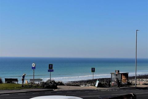 1 bedroom flat for sale, Teynham House, Marine Drive, Saltdean, BN2 8LZ