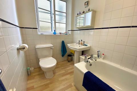 1 bedroom flat for sale, Teynham House, Marine Drive, Saltdean, BN2 8LZ