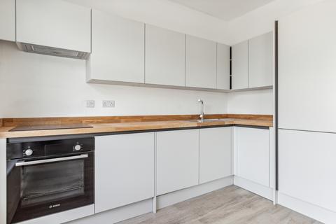 2 bedroom flat to rent, Battersea Park Road, London