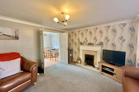 4 bedroom link detached house for sale, Duston Close Daventry NN11 9YX