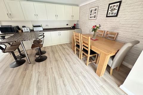 12 Beasley Close, Great Sutton, Ellesmere Port, CH66 2SX