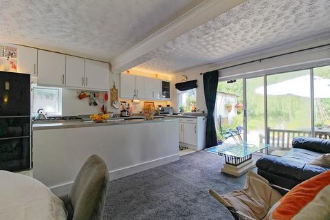 3 bedroom semi-detached house for sale, Station Close, Kirby Muxloe, Leicester