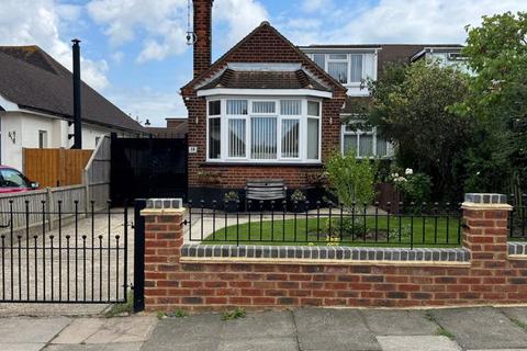 Westcliff on Sea - 3 bedroom semi-detached house for sale