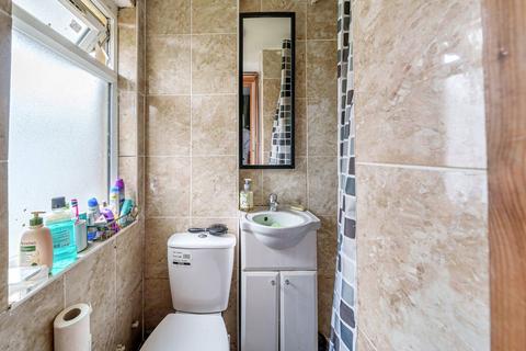 17 Bishops Park Road, London, SW16 5TU