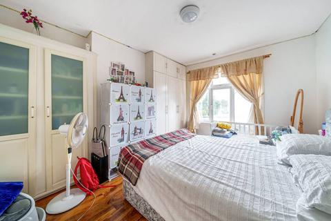 17 Bishops Park Road, London, SW16 5TU