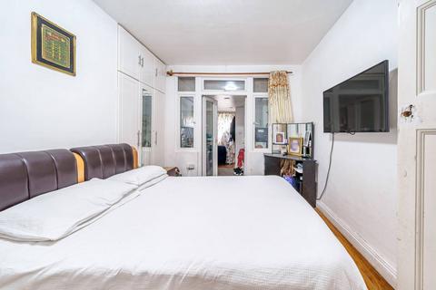 17 Bishops Park Road, London, SW16 5TU