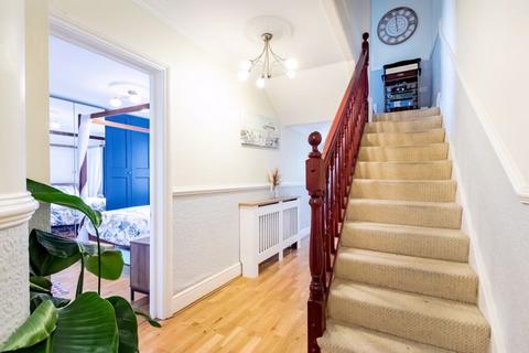 2 bedroom apartment for sale, Oakfield Road|Clifton