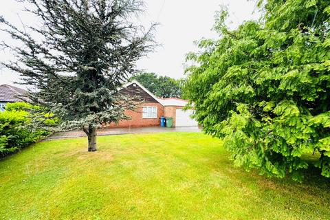 3 bedroom detached bungalow to rent, Overdale Road, Romiley