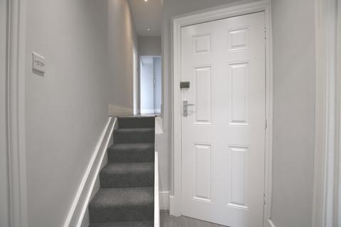 3 bedroom flat to rent, Station Parade, Willesden Green