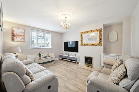 3 bedroom flat for sale, Townholm Crescent, Hanwell, London, W7