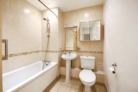 2 bedroom apartment to rent, Diamond Court, W7