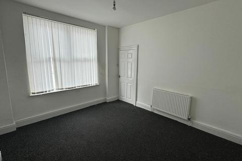 3 bedroom end of terrace house to rent, Mandeville St, L4