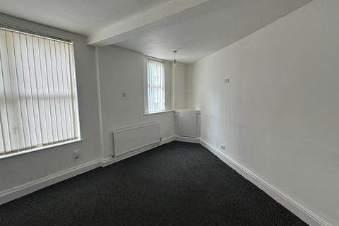 3 bedroom end of terrace house to rent, Mandeville St, L4