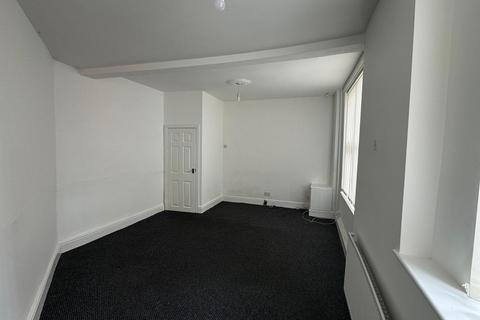 3 bedroom end of terrace house to rent, Mandeville St, L4