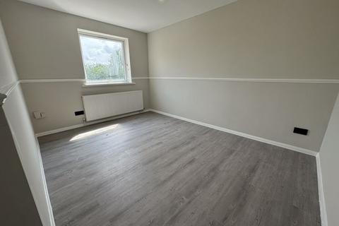 3 bedroom flat for sale, Huxley Close, Northolt