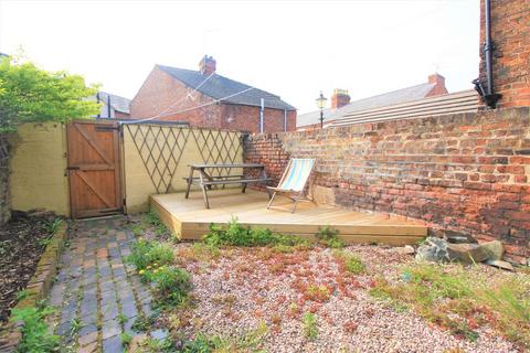 3 bedroom terraced house to rent, Bouverie Street, Chester CH1