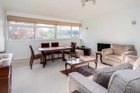 3 bedroom apartment to rent, Elmhurst Lodge, Sutton
