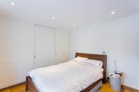 2 bedroom flat to rent, Gauden Road