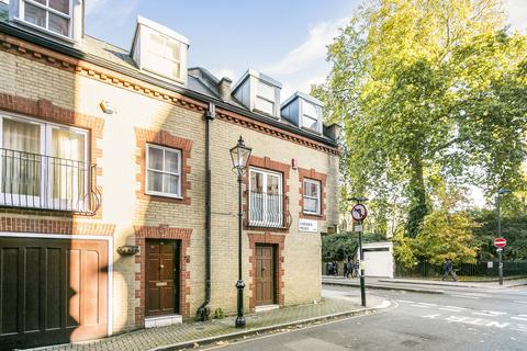 4 bedroom terraced house to rent, Chenies Mews, London WC1E