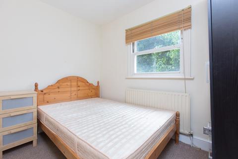 2 bedroom flat to rent, Sandmere Road