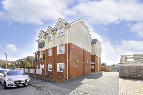 Hadleigh - 2 bedroom ground floor flat for sale