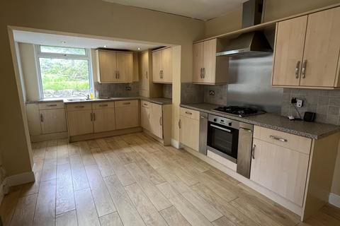 2 bedroom semi-detached bungalow to rent, Ashbourne Road, Bradford BD2