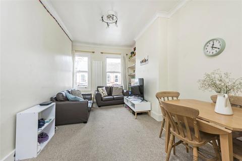 3 bedroom flat to rent, Tremadoc Road, Clapham, London, SW4