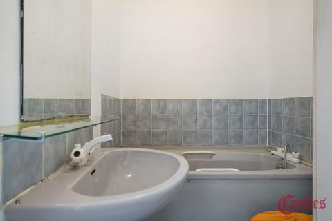 Studio for sale, Northern Heights, Crescent Road, N8