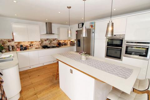 4 bedroom detached house for sale, Oak View, Great Kingshill HP15