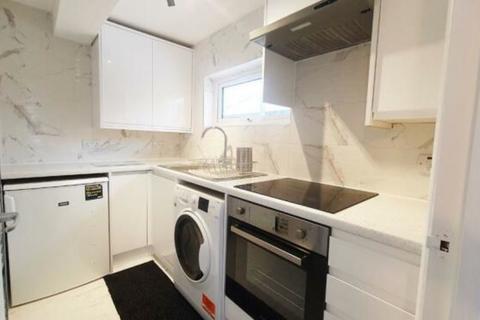 1 bedroom apartment to rent, Madrid Road, Guildford