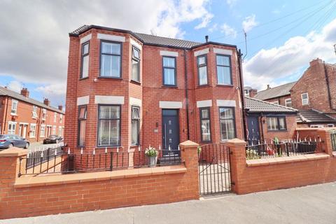 3 bedroom end of terrace house for sale, Derby Road, Salford M5
