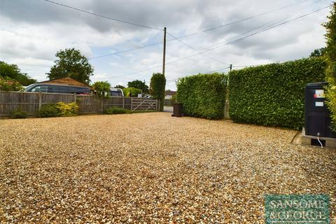 3 bedroom bungalow for sale, Aldermaston Road, Pamber End, Tadley, Hampshire, RG26