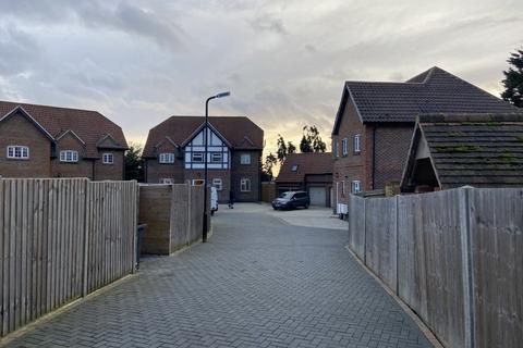 5 bedroom detached house to rent, Woodhill Crescent, Harrow HA3