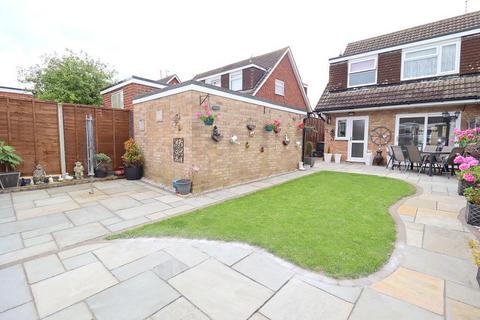 3 bedroom semi-detached house for sale, Barking Close, Leagrave, Luton, Bedfordshire, LU4 9HG