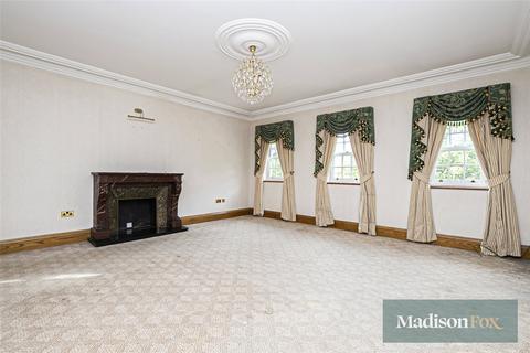 6 bedroom detached house for sale, Stradbroke Drive, Essex IG7