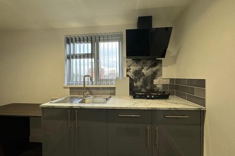 Studio to rent, Adelaide Terrace, Brentford, TW8