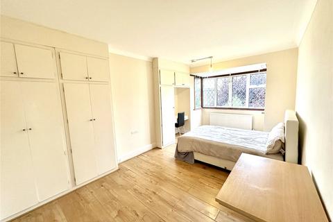 2 Rutland Gardens, Croydon, CR0 5ST