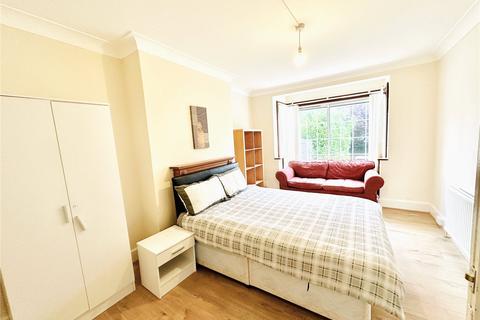 2 Rutland Gardens, Croydon, CR0 5ST