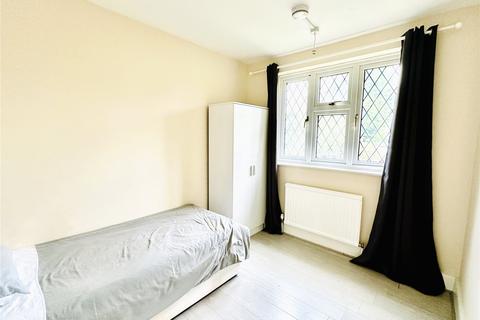 2 Rutland Gardens, Croydon, CR0 5ST