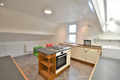 1 bedroom apartment to rent, Birdhurst Rise, South Croydon, CR2
