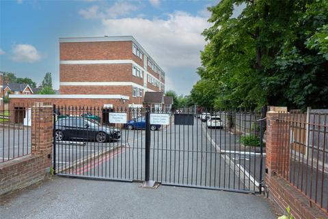 28 Beechcroft Close, Streatham, London, SW16 2EW