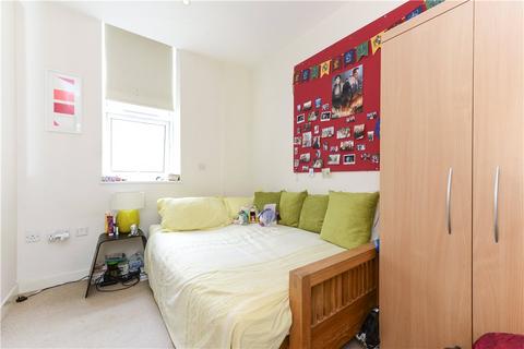 2 bedroom apartment for sale, Bromyard Avenue, London