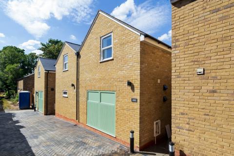 3 bedroom detached house for sale, Kirk Lane, London