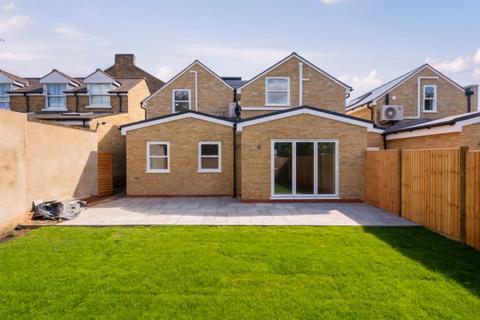 3 bedroom detached house for sale, Kirk Lane, London