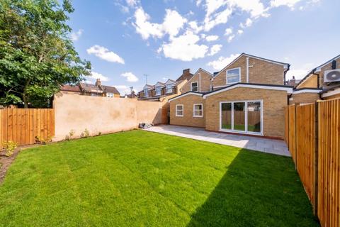 3 bedroom detached house for sale, Kirk Lane, London